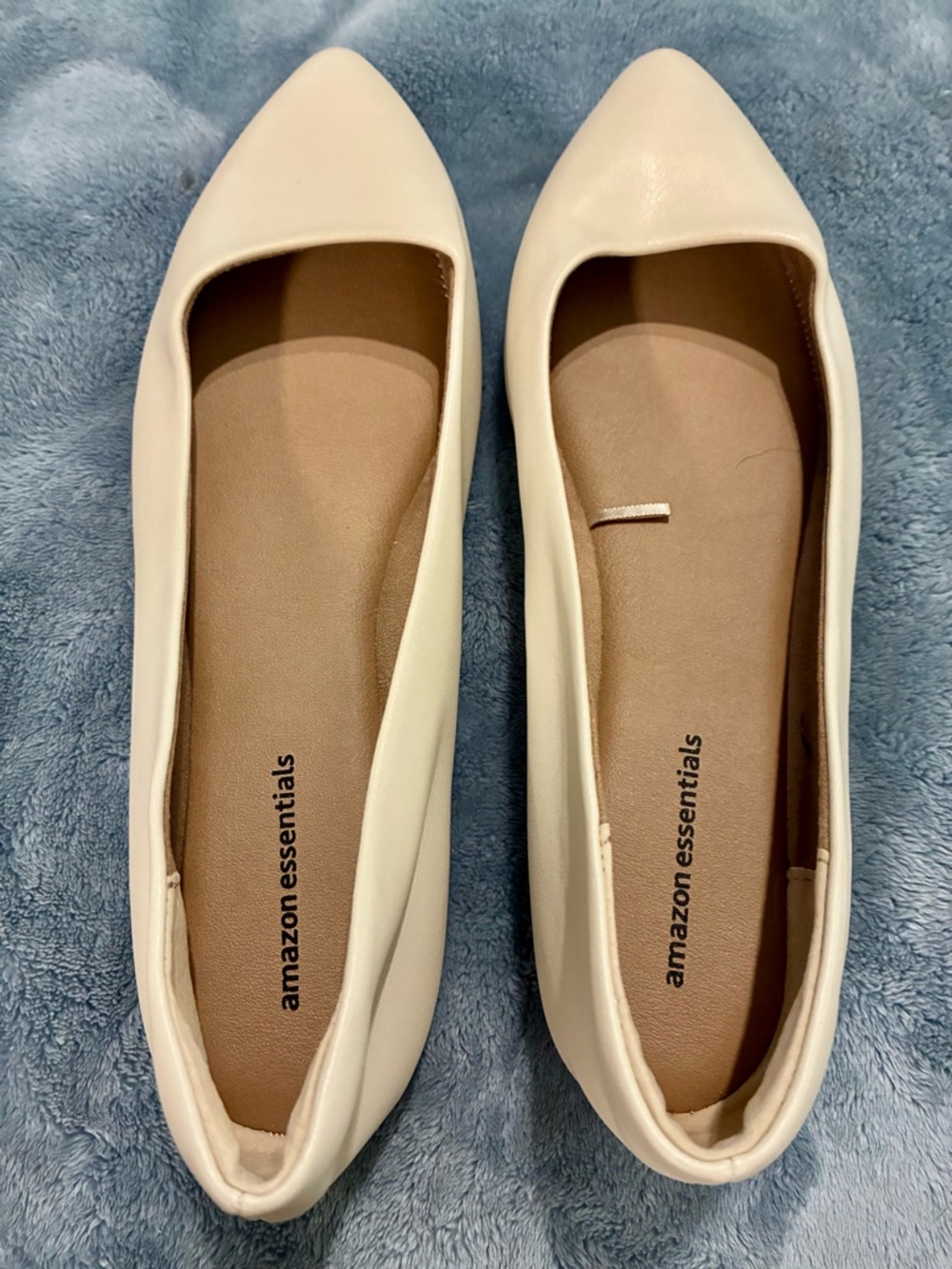Amazon Essentials Women's Pointed Toe Flats in Off-White Cream